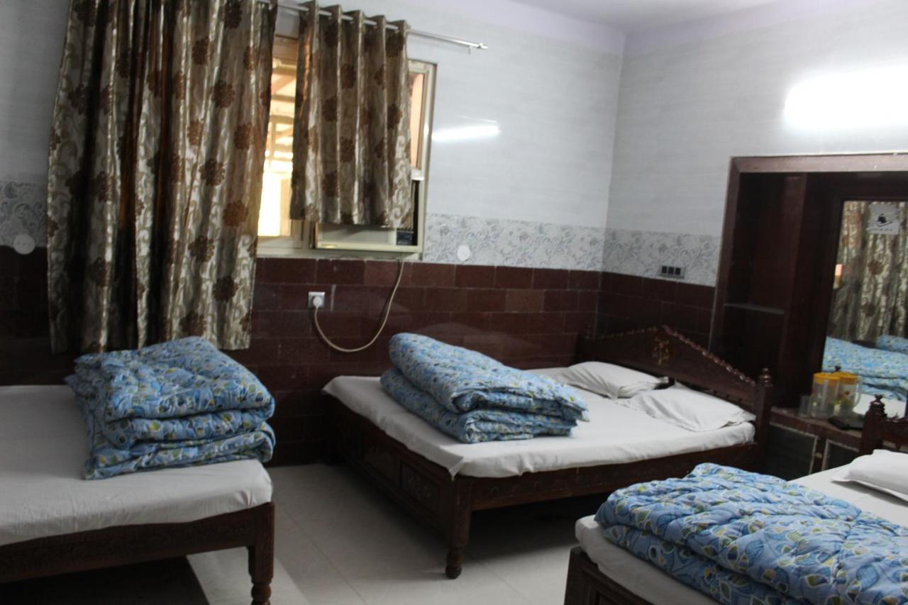 Central Guest House , Walk In Dargah & Markaz 뉴델리 외부 사진