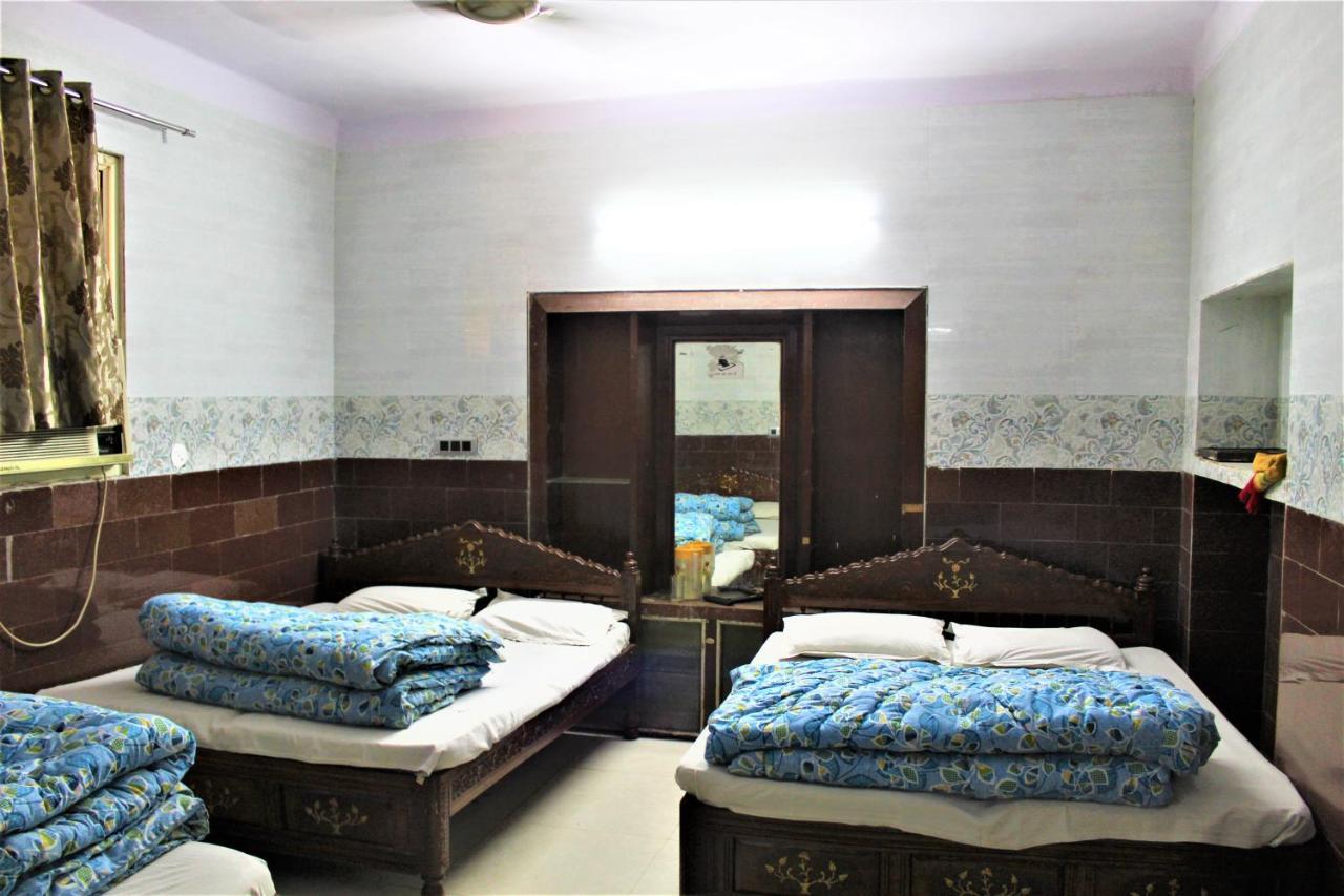 Central Guest House , Walk In Dargah & Markaz 뉴델리 외부 사진