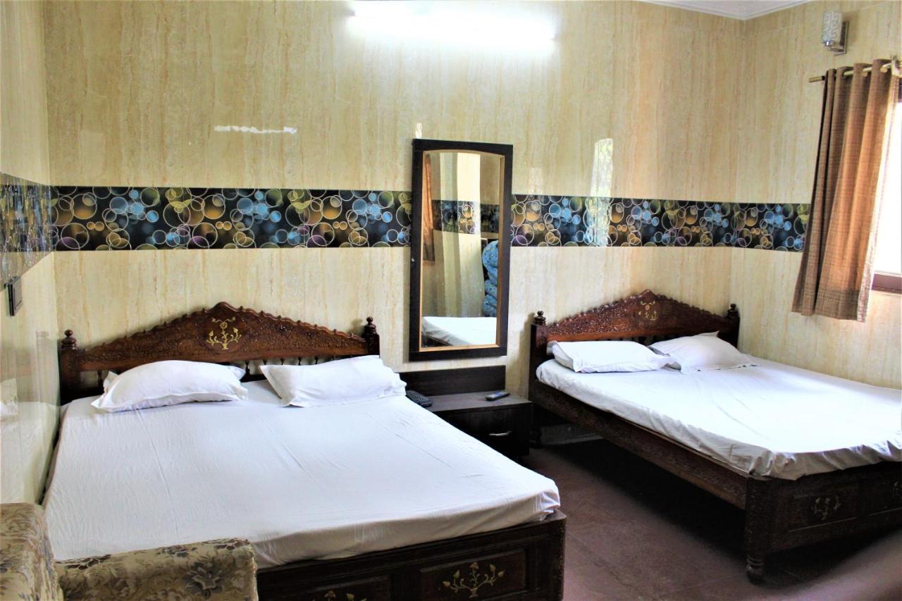 Central Guest House , Walk In Dargah & Markaz 뉴델리 외부 사진